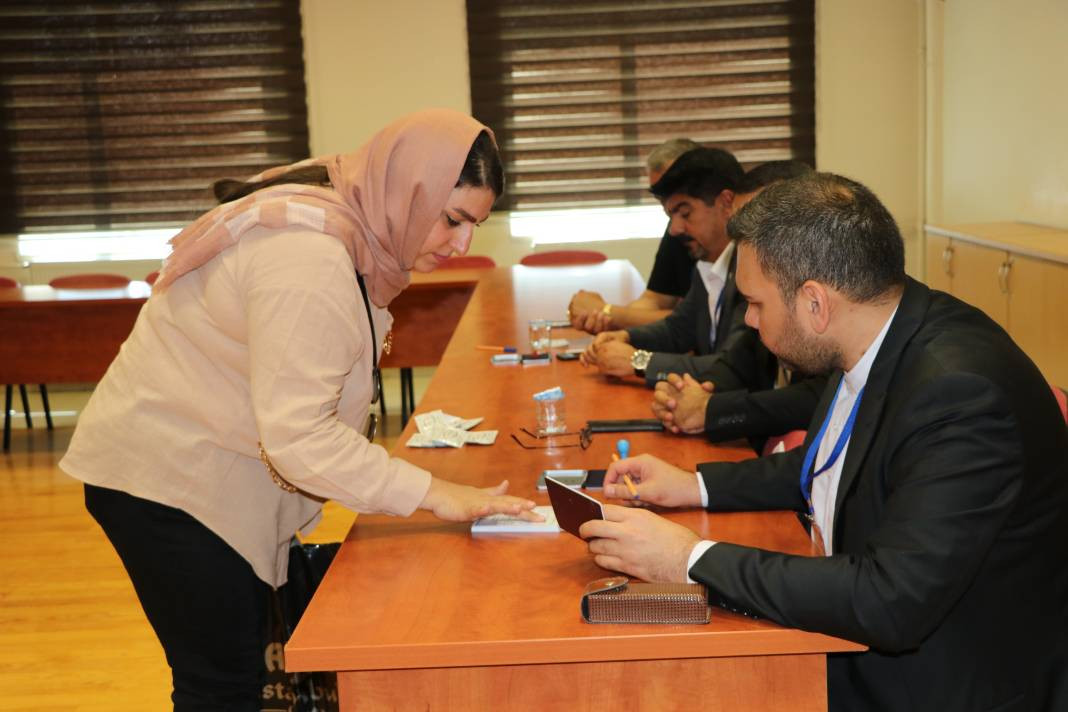 İran sandık başında! Reisi'nin halefi kim olacak? - Resim: 29